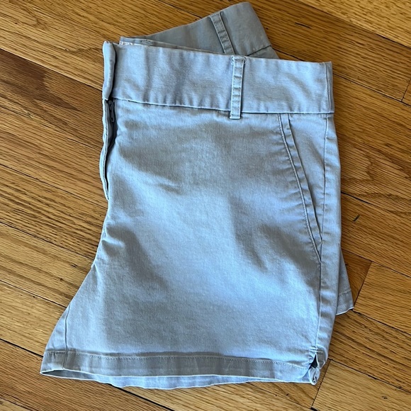 LOFT The Riviera Short - Picture 1 of 7